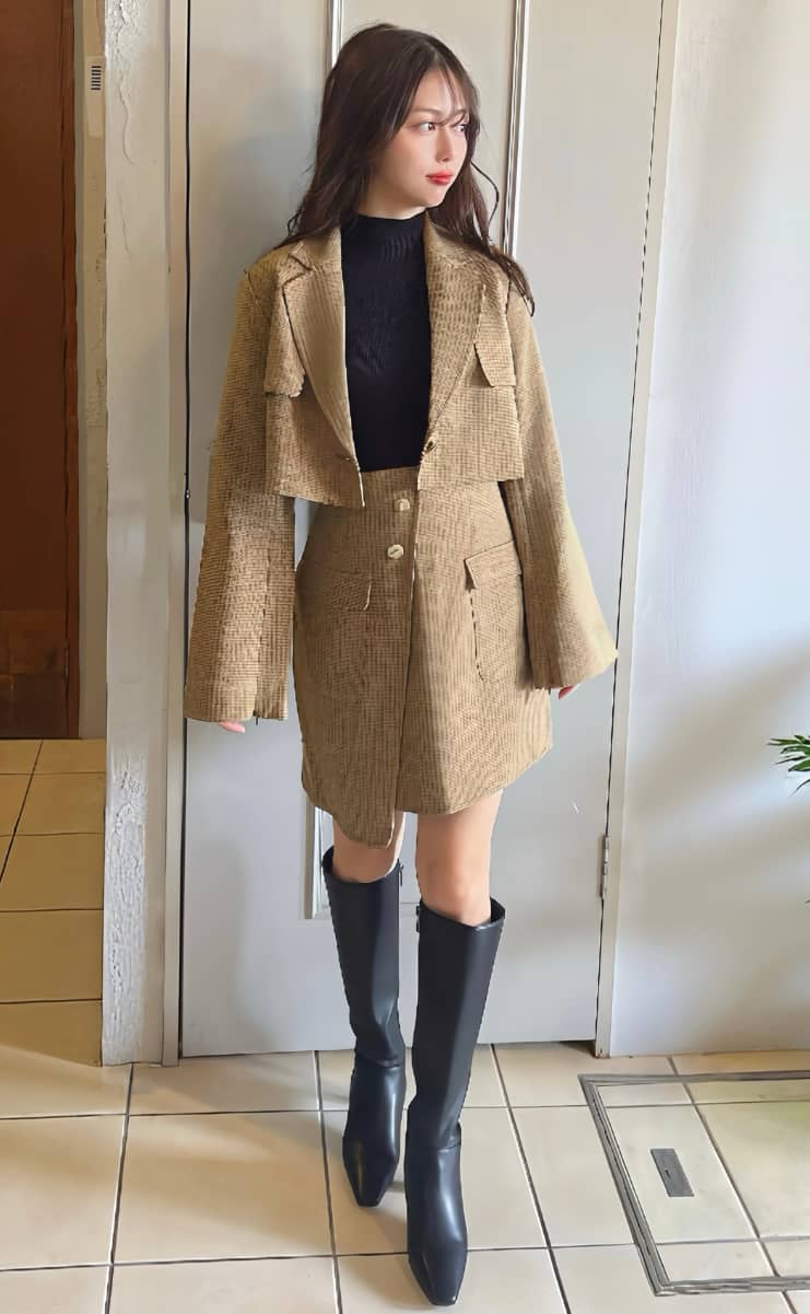 骨格ストレートに似合うワンピース｜ハリ素材×Iライン×Vネックが正解